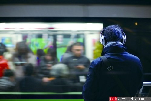 年關(guān)將至扒竊案頻發(fā) 戴耳機時手機最易被竊[圖]