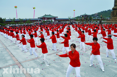 南山集團(tuán)的責(zé)任與擔(dān)當(dāng):擴(kuò)就業(yè)興教育關(guān)愛老人