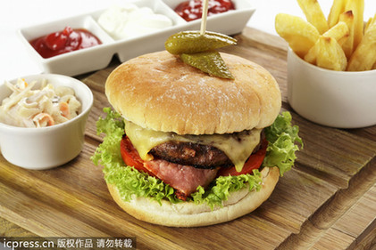 麥當勞官網(wǎng)“主動拆臺”：建議員工別吃快餐