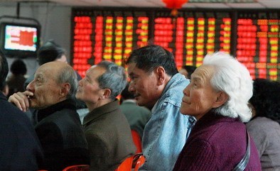 英媒：中國(guó)散戶大舉進(jìn)軍股市引發(fā)投機(jī)狂熱