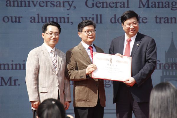 韓翻譯企業(yè)向對外經(jīng)濟貿(mào)易大學捐贈價值300萬元的翻譯軟件
