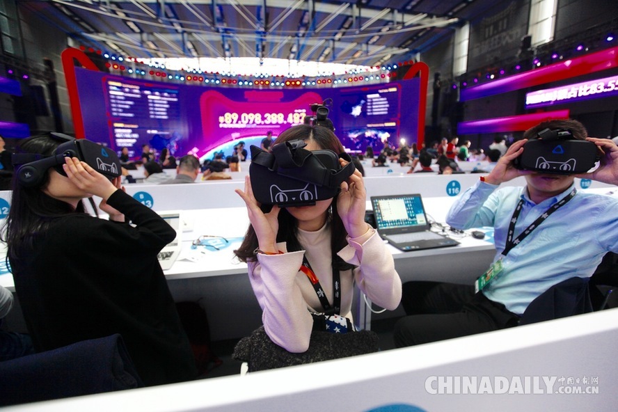 VR海外購(gòu)已成現(xiàn)實(shí)：記者親歷全球首個(gè)VR購(gòu)物商場(chǎng)